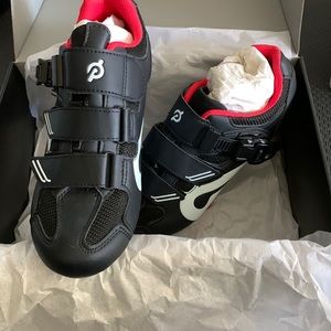 Peloton cycling shoes with cleats